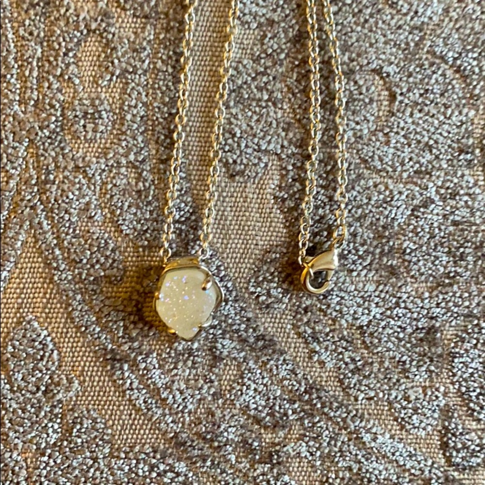 Kendra Scott- Tess Pendant Necklace